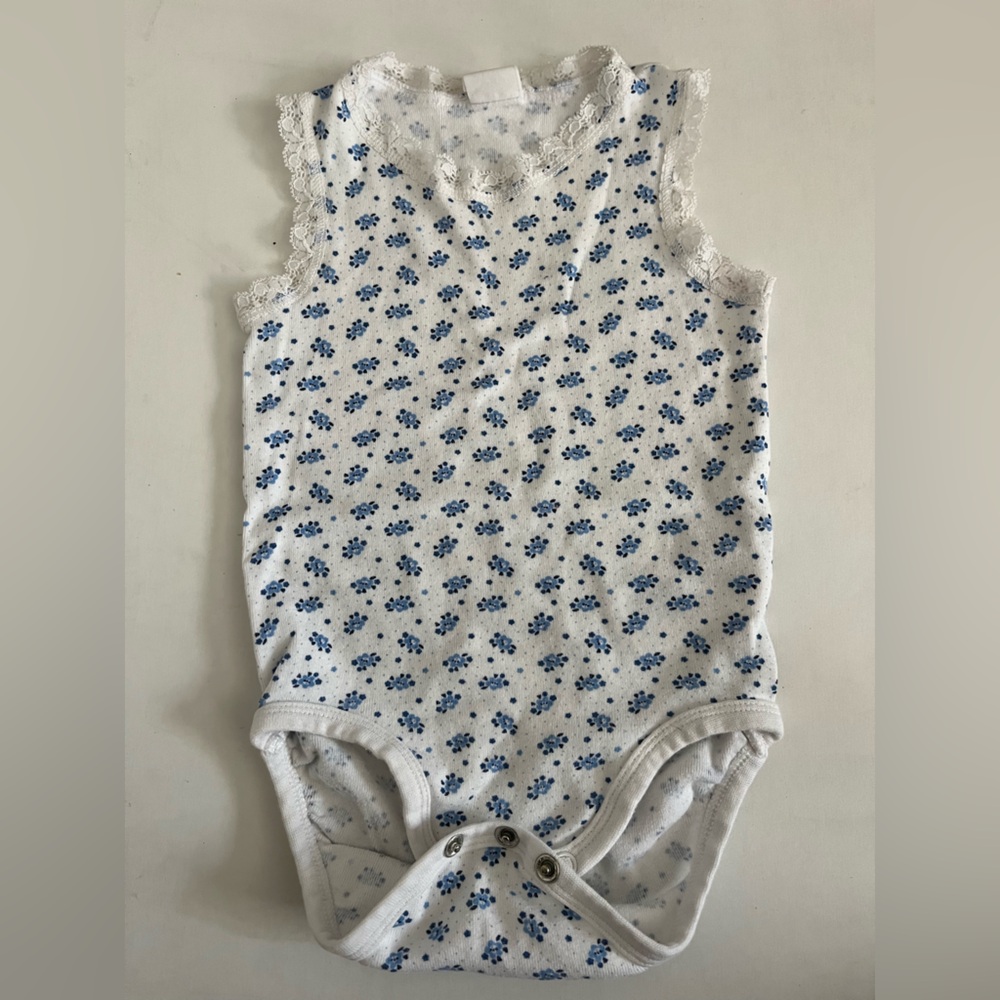 H&M White Lace Trim Top with Blue Floral Pattern